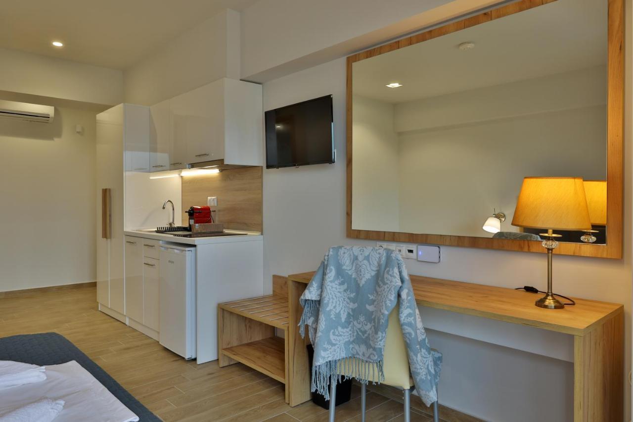 Four Reasons Aparthotel Paralia Katerinis Exterior photo