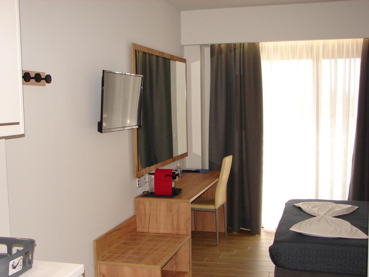 Four Reasons Aparthotel Paralia Katerinis Exterior photo