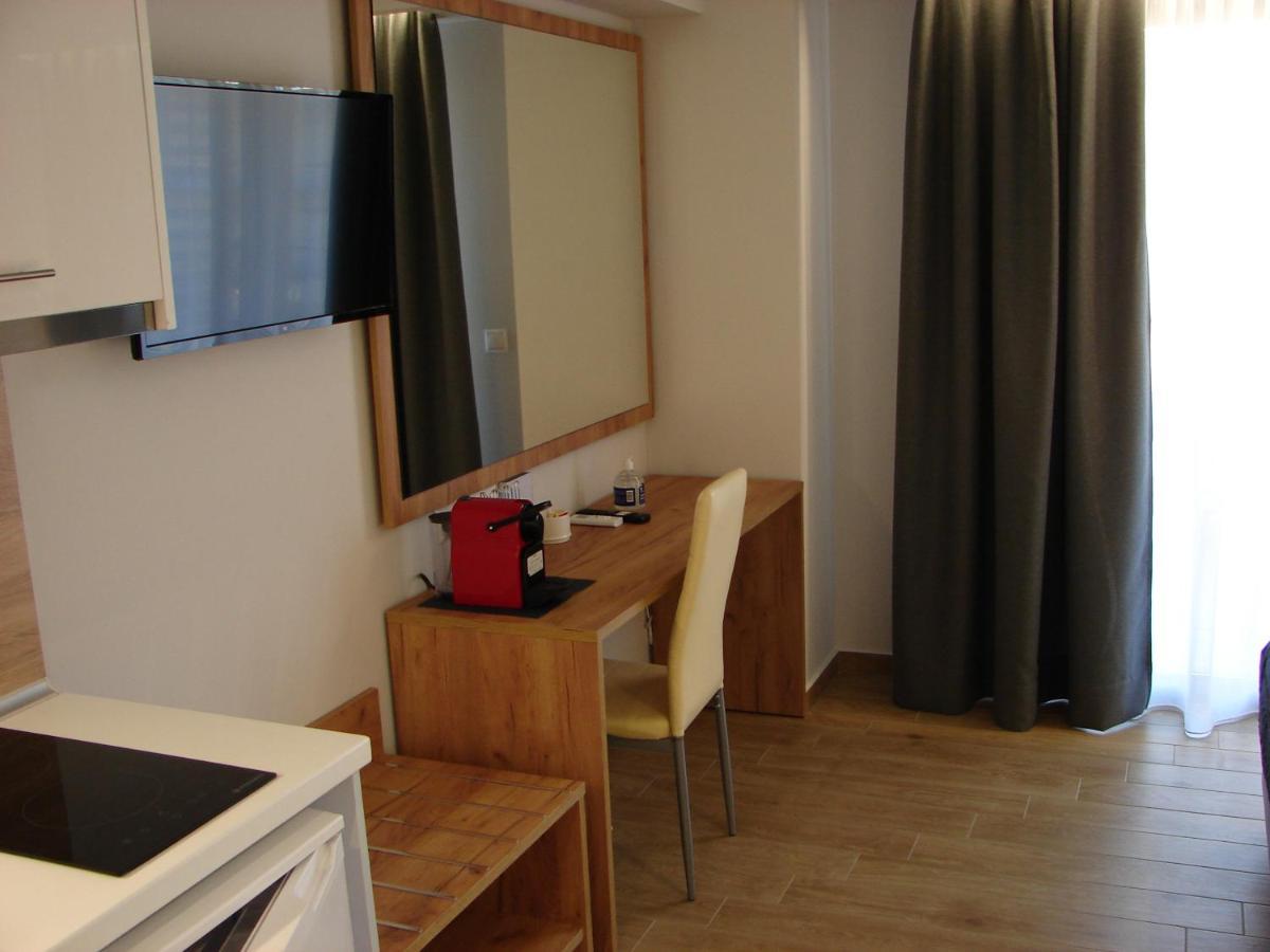 Four Reasons Aparthotel Paralia Katerinis Exterior photo