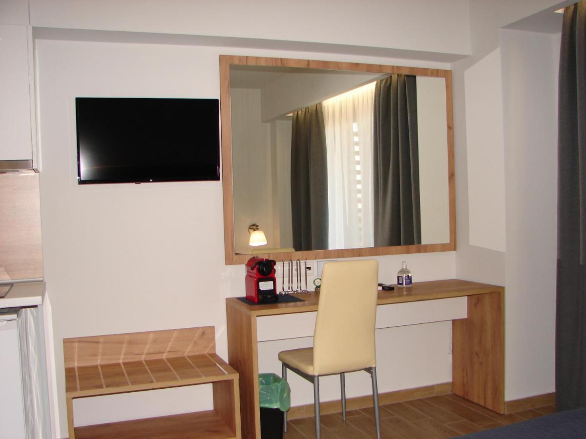 Four Reasons Aparthotel Paralia Katerinis Exterior photo